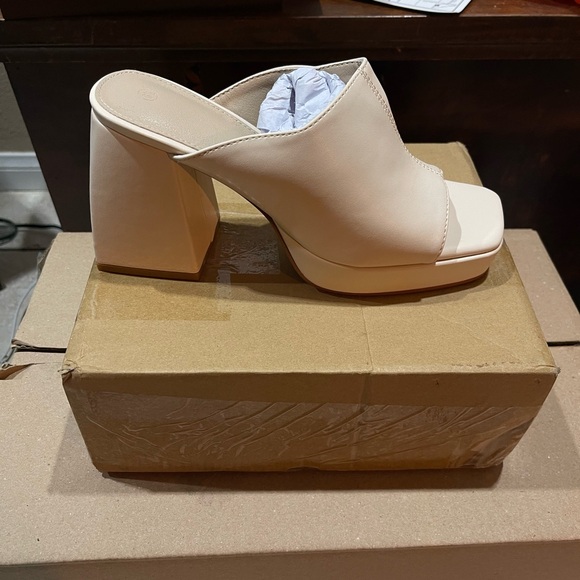 Coutgo Shoes - Chic Cream Women's Platform Mules